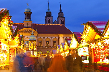 Christmas Market in the AlterMarkt with the Baroque Town Hall in the background, Magdeburg, Saxony-Anhalt, Germany, Europe