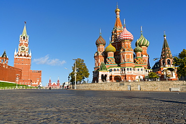 Red Square, St. Basil's Cathedral and the Saviour's Tower of the Kremlin, UNESCO World Heritage Site, Moscow, Russia, Europe