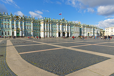 Palace Square (Dvortsovaya Place) and the Winter Palace (State Hermitage Museum), UNESCO World Heritage Site, St. Petersburg, Russia, Europe