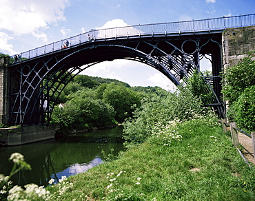 The Iron Bridge, Ironbridge, UNESCO World Heritage Site, Shropshire, England, United Kingdom, Europe