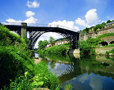 Iron Bridge over the River Severn, Ironbridge, Shropshire, England, UK