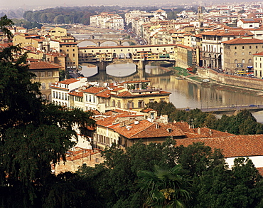 View over the city including the River Arno, Ponte Vecchio and Uffizi Gallery, Florence, Tuscany, Italy, Europe