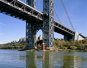 Little Red Lighthouse under George Washington Bridge, New York, United States of America, North America