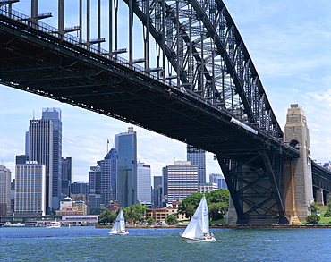 Sailing boats below Sydney Harbour Bridge, Sydney, New South Wales, Australia, Pacific