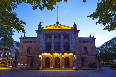 National Theatre illuminated at dusk, Oslo, Norway, Scandinavia, Europe 