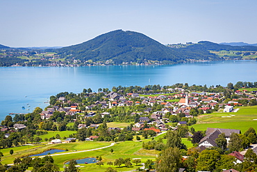 Elevated view over picturesque Weyregg am Attersee, Attersee, Salzkammergut, Austria, Europe