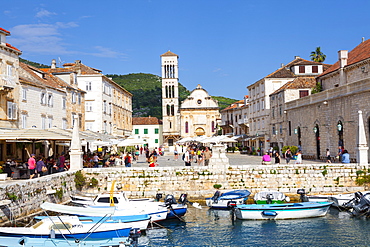 Hvar's picturesque harbour, Stari Grad (Old Town), Hvar, Dalmatia, Croatia, Europe