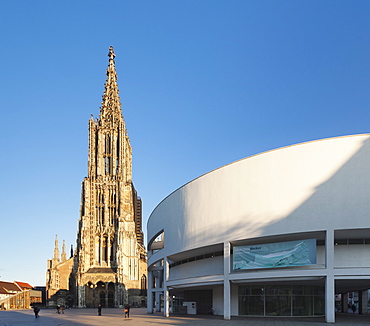 Ulm Minster (Muenster) and Stadthaus Gallery, Ulm, Baden Wurttemberg, Germany, Europe