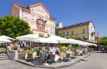 Street cafe, restaurant on the promenade, Lindau, Lake Constance (Bodensee), Bavaria, Germany, Europe