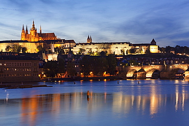 View over the River Vltava to Charles Bridge and the Castle District with St. Vitus Cathedral and Royal Palace, UNESCO World Heritage Site, Prague, Czech Republic, Europe 