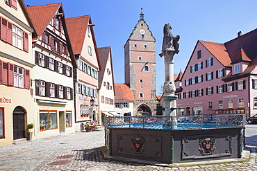 Fountain at the marketplace with Wornitz Turm Tower, Dinkelsbuhl, Romantic Road (Romantische Strasse), Franconia, Bavaria, Germany, Europe