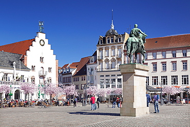 Almond Blossom in the Market Place, Old Department Store, Landau, Deutsche Weinstrasse (German Wine Road) Rhineland-Palatinate, Germany, Europe