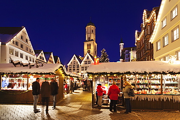 Christmas fair, market square, Martinskirche church, Biberach an der Riss, Upper Swabia, Baden Wurttemberg, Germany, Europe