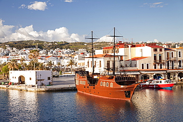 Old Venetian harbour, Rethymno (Rethymnon), Crete, Greek Islands, Greece, Europe