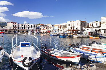 Old Venetian harbour, Rethymno (Rethymnon), Crete, Greek Islands, Greece, Europe