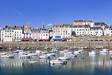 View of Rosmeur fishing port, Douarnenez, Finistere, Brittany, France, Europe