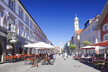 Untermarkt marketplace, Maria Hilf Church, and street cafes, Murnau am Staffelsee, Blaues Land, Upper Bavaria, Bavaria, Germany, Europe