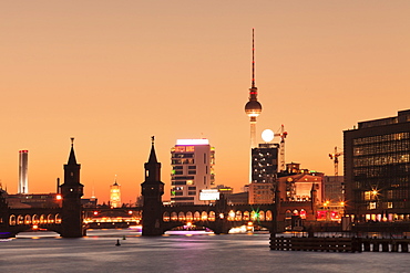 Oberbaum Bridge between Kreuzberg and Friedrichshain, TV Tower, Spree River, Berlin, Germany, Europe