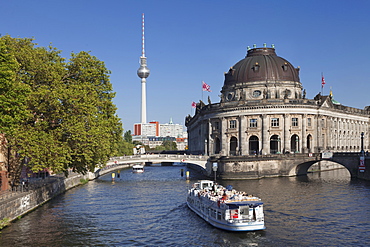 Excursion boat on Spree River, Bode Museum, Museum Island, UNESCO World Heritage Site, TV Tower, Mitte, Berlin, Germany, Europe