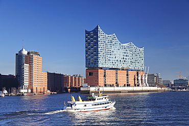 Excursion boat on Elbe River, Elbphilharmonie, HafenCity, Hamburg, Hanseatic City, Germany, Europe