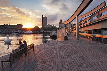 Rambla del Mar at Port Vell, Edificio Colon Tower and Columbus Monument (Monument a Colom), Barcelona, Catalonia, Spain, Europe