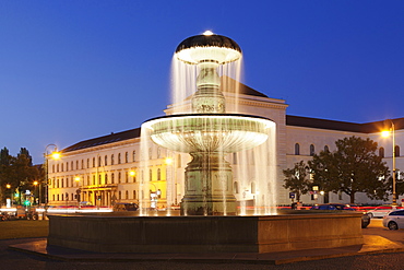 Fountain at Geschwister-Scholl-Platz, Ludwig-Maximilian-University, Ludwigstrasse, Munich, Bavaria, Germany, Europe