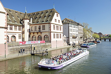 Excursion boat on Ill River, Historical Museum, Strasbourg, Alsace, France, Europe