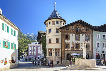 Marmorner Brunnen Fountain at marketplace, Berchtesgaden, Upper Bavaria, Bavaria, Germany, Europe