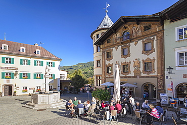 Cafe and Marmorner Brunnen Fountain in Berchtesgaden, Upper Bavaria, Bavaria, Germany, Europe