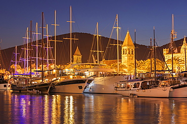 Sea Front Harbour in the Old Town (Stari Grad) of Trogir, UNESCO World Heritage Site, Dalmatia, Croatia, Europe