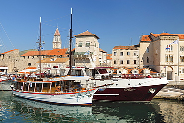 Old Town of Trogir, boats in harbour, Trogir, UNESCO World Heritage Site, Dalmatia, Croatia, Europe