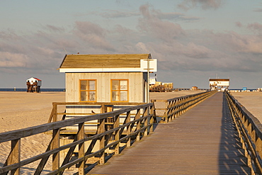 Pier and sandy beach, Sankt Peter Ording, Eiderstedt Peninsula, Nordfriesland, Schleswig Holstein, Germany, Europe 