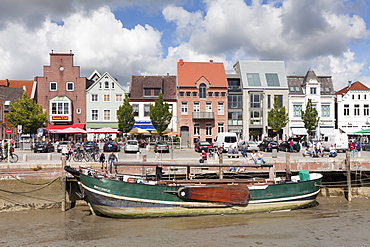 Ship at low tide, Husum, Nordfriesland, Schleswig Holstein, Germany, Europe