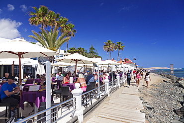 Cafes at the Playa de Maspalomas, Maspalomas, Gran Canaria, Canaty Islands, Spain, Atlantic, Europe