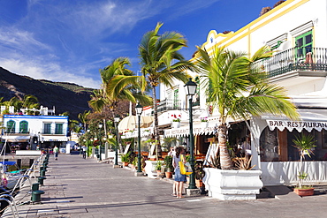 Promenade with restaurants and cafes, Puerto de Mogan, Gran Canaria, Canary Islands, Spain, Europe