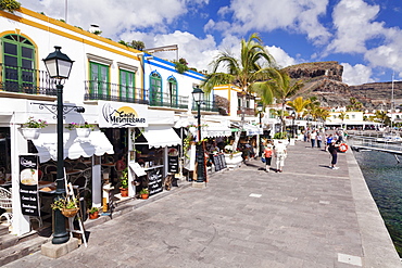 Restaurants and shops along the promenade in the old town, Puerto de Mogan, Gran Canaria, Canary Islands, Spain, Europe