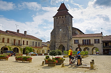 Retired couple English tourists on cycling holiday, Labastide d'Armagnac, France