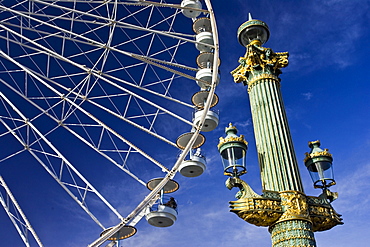 Streetlight and Place de la Concorde ferris wheel called La Grande Roue, Central Paris, France