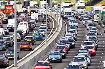 Traffic congestion at a standstill in both directions on M25 motorway, London, United Kingdom