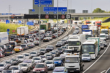 Traffic congestion at a standstill in both directions on M25 motorway, London, United Kingdom