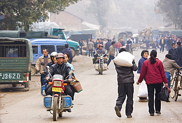 Market day in the town of Baisha, near Guilin, China