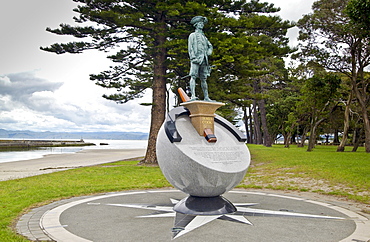 Monument to Captain James Cook, Poverty Bay, North Island, New Zealand