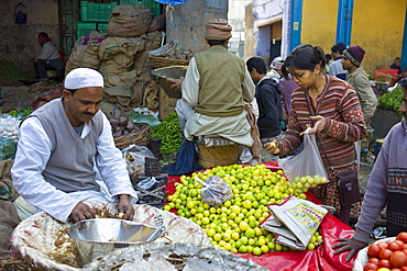 Old Delhi, Daryagang fruit and vegetable market, India