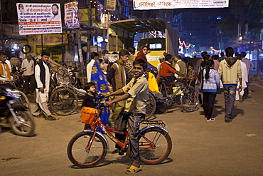 Huge crowds for holy Festival of Shivaratri in the streets of the holy city of Varanasi, Benares, Northern India