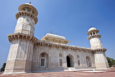 Tomb of Etimad Ud Doulah, 17th Century Mughal tomb built 1628, Agra, India