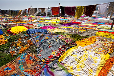 Saris and other laundry drying on the banks of River Yamuna at Agra, India