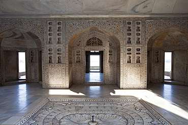 Khas Mahal Palace with pietra dura jewel inlay in marble built 17th Century by Mughal Shah Jehan for his daughters at Agra Fort, India