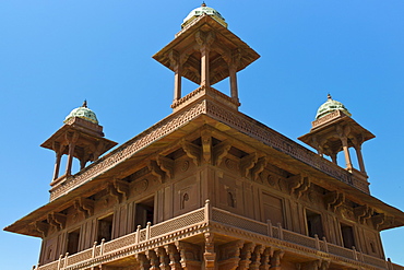 Fatehpur Sikri, the Diwan-i-Khas Hall of Private Audience in 16th Century city of the Mughals, at Agra, Northern India