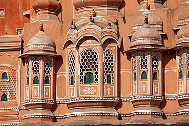 Hawamahal Wind Palace in the pink city of Jaipur, Rajasthan, Northern India