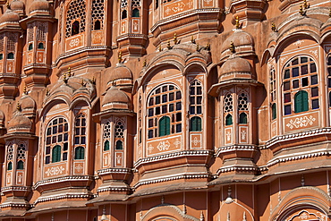 Hawamahal Wind Palace in the pink city of Jaipur, Rajasthan, Northern India